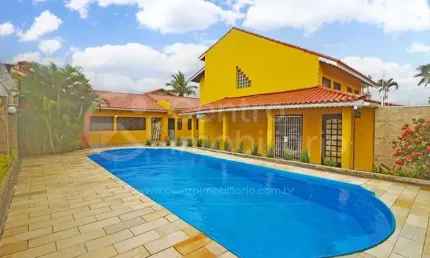 CASA à venda com piscina e 5 quartos em Peruíbe, no bairro Balneário Casa Blanca