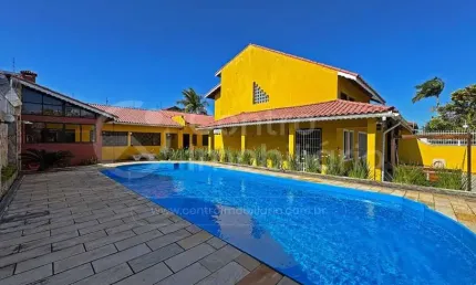 Casa à venda com piscina e 5 quartos em peruíbe, no bairro balneário casa blanca