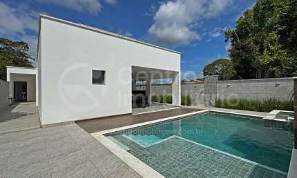 CASA à venda com piscina e 3 quartos em Peruíbe, no bairro Jardim Sao Luiz