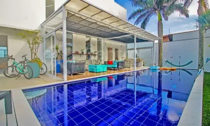 CASA à venda com piscina e 3 quartos em Peruíbe, no bairro Jardim Star
