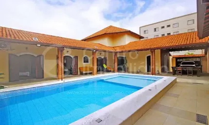 CASA à venda com piscina e 4 quartos em Peruíbe, no bairro Jardim Três Marias