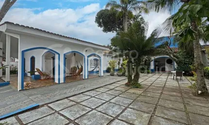 CASA à venda com 4 quartos em Peruíbe, no bairro Jardim Imperador