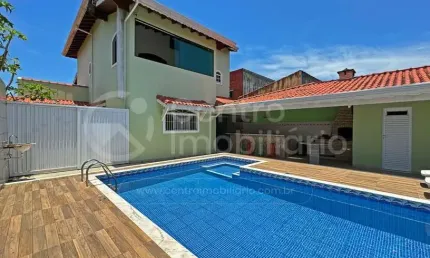 CASA à venda com piscina e 4 quartos em Peruíbe, no bairro Balneario Sao Joao Batista