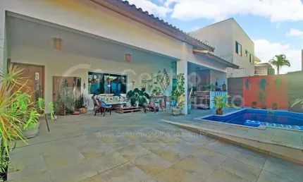 CASA à venda com piscina e 3 quartos em Peruíbe, no bairro Balneario Florida