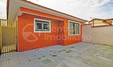 CASA à venda com 3 quartos em Peruíbe, no bairro Jardim Imperador
