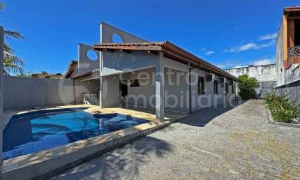CASA à venda com piscina e 4 quartos em Peruíbe, no bairro Estancia Sao Jose