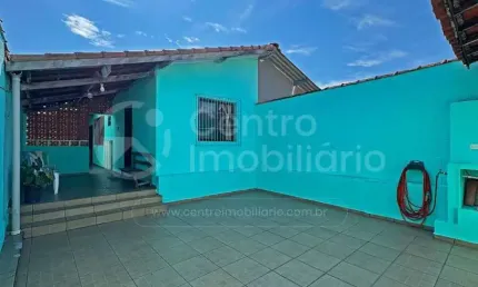 CASA à venda com 2 quartos em Peruíbe, no bairro Jardim Ribamar