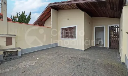 CASA à venda com 2 quartos em Peruíbe, no bairro Balneario Arpoador