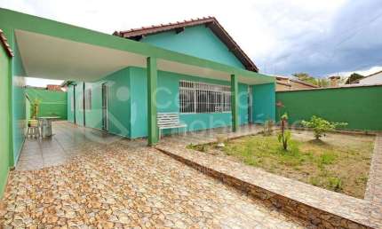 CASA à venda com 3 quartos em Peruíbe, no bairro Balneario Sao Joao Batista