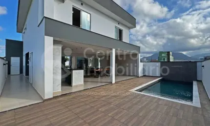 Casa à venda com piscina e 3 quartos em peruíbe, no bairro residencial flora rica
