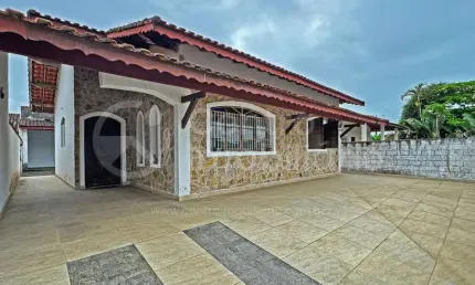 CASA à venda com 2 quartos em Peruíbe, no bairro Balneario Florida