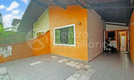 CASA à venda com 2 quartos em Peruíbe, no bairro Balneario Arpoador