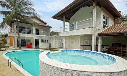 CASA à venda com piscina e 4 quartos em Peruíbe, no bairro Balneario Josedy