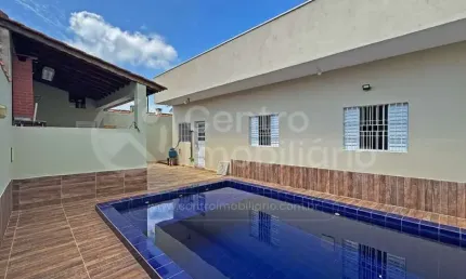 CASA à venda com piscina e 3 quartos em Peruíbe, no bairro Jardim Mar E Sol