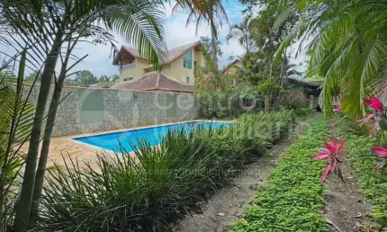 CASA à venda com piscina e 2 quartos em Peruíbe, no bairro Quinta do Guarau