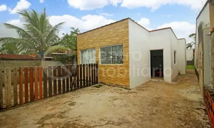 CASA à venda com 2 quartos em Peruíbe, no bairro Maria H Novaes