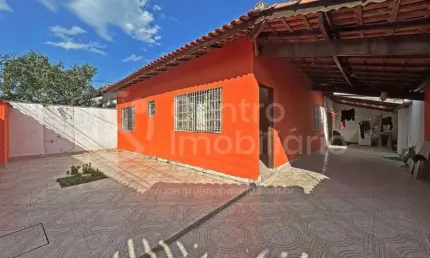 CASA à venda com 2 quartos em Peruíbe, no bairro Jardim Ribamar