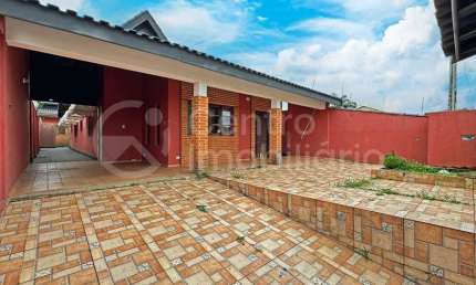 CASA à venda com 3 quartos em Peruíbe, no bairro Maria H Novaes