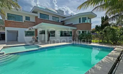CASA à venda com piscina e 7 quartos em Peruíbe, no bairro Guarau