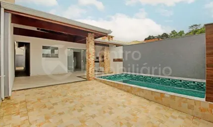CASA à venda com piscina e 2 quartos em Peruíbe, no bairro Flora Rica