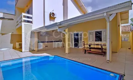 CASA à venda com piscina e 4 quartos em Peruíbe, no bairro Balneario Arpoador