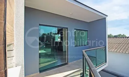 CASA à venda com 2 quartos em Peruíbe, no bairro Jardim Brasil