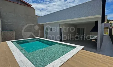 CASA à venda com piscina e 3 quartos em Peruíbe, no bairro Maria H Novaes