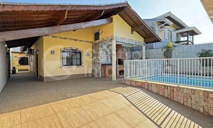 CASA à venda com piscina e 2 quartos em Peruíbe, no bairro Balneario Continental