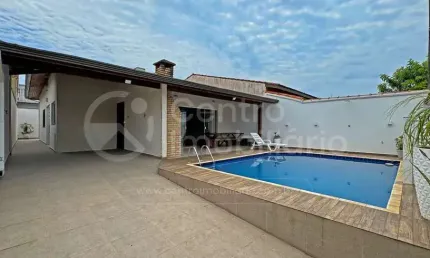 CASA à venda com piscina e 3 quartos em Peruíbe, no bairro Parque Balneario Oasis