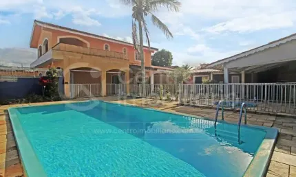 CASA à venda com piscina e 4 quartos em Peruíbe, no bairro Balneario Arpoador