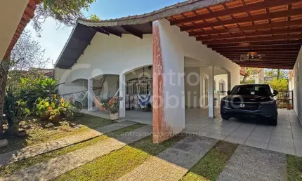 CASA à venda com 3 quartos em Peruíbe, no bairro Jardim Beira Mar
