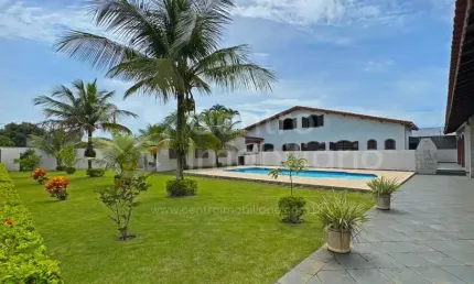 CASA à venda com piscina e 5 quartos em Peruíbe, no bairro Maria H Novaes