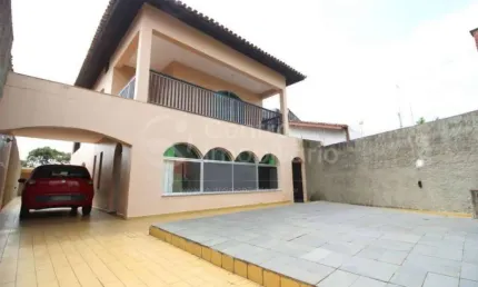 CASA à venda com 3 quartos em Peruíbe, no bairro Centro