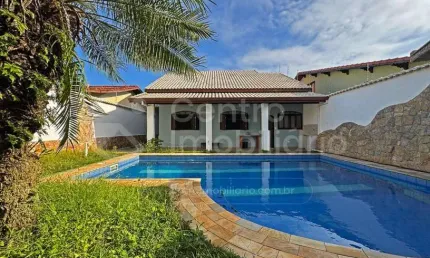 CASA à venda com piscina e 4 quartos em Peruíbe, no bairro Estancia Balnearia Convento Velho