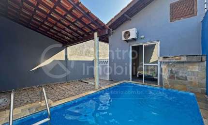 CASA à venda com piscina e 2 quartos em Peruíbe, no bairro Parque D Aville