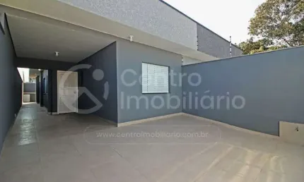 CASA à venda com piscina e 3 quartos em Peruíbe, no bairro Flora Rica III