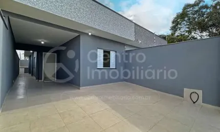CASA à venda com piscina e 3 quartos em Peruíbe, no bairro Flora Rica III