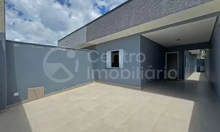 CASA à venda com piscina e 3 quartos em Peruíbe, no bairro Flora Rica
