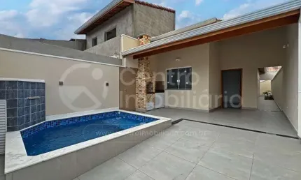 CASA à venda com piscina e 3 quartos em Peruíbe, no bairro Parque D Aville