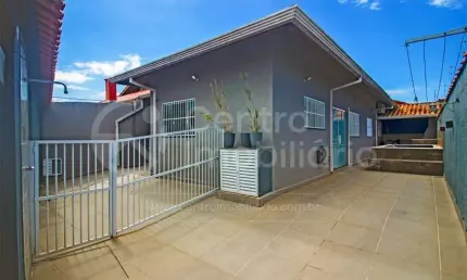 CASA à venda com piscina e 3 quartos em Peruíbe, no bairro Cidade Nova Peruíbe