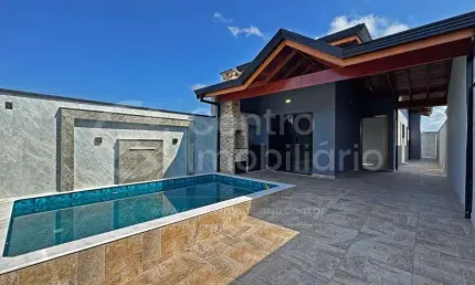 CASA à venda com piscina e 2 quartos em Peruíbe, no bairro Flora Rica