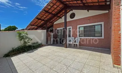 CASA à venda com 3 quartos em Peruíbe, no bairro Balneario Barra de Jangada