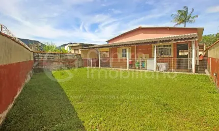 CASA à venda com 3 quartos em Peruíbe, no bairro Estancia dos Eucaliptos
