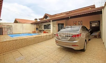 CASA à venda com piscina e 3 quartos em Peruíbe, no bairro Jardim Imperador