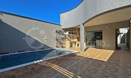 CASA à venda com piscina e 3 quartos em Peruíbe, no bairro Parque D Aville