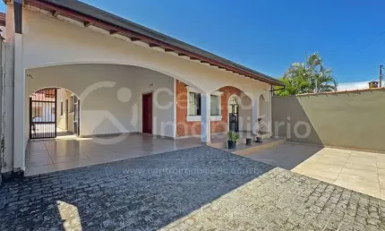 CASA à venda com 3 quartos em Peruíbe, no bairro Centro