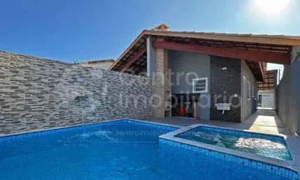 CASA à venda com piscina e 2 quartos em Peruíbe, no bairro Balneario Josedy
