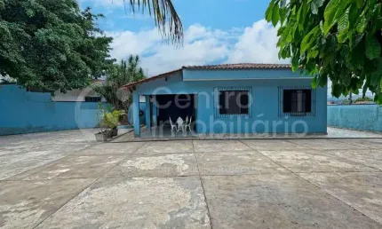 CASA à venda com 3 quartos em Peruíbe, no bairro Itatins