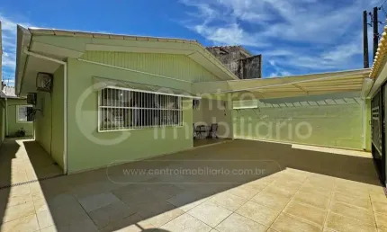 CASA à venda com 2 quartos em Peruíbe, no bairro Balneario Sao Joao Batista