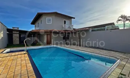 CASA à venda com piscina e 4 quartos em Peruíbe, no bairro Balneário Casa Blanca